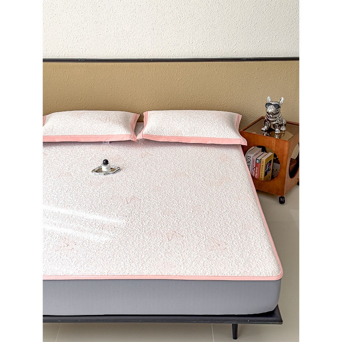 91家纺网 家纺一手货源 找家纺 莱家富 2026新款公主风凉感值过0.21空调席子软席冰豆豆凉席三件套-蝴蝶蝶舞花语系列 床笠款蝶舞花语-蝴蝶粉