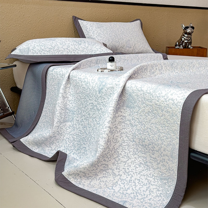 91家纺网 家纺一手货源 找家纺 莱家富 2026新款公主风凉感值过0.21空调席子软席冰豆豆凉席三件套-蝴蝶蝶舞花语系列 床席款蝶舞花语-淡蓝