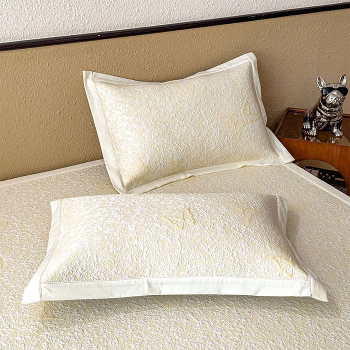 91家纺网 家纺一手货源 找家纺 莱家富 2026新款公主风凉感值过0.21空调席子软席冰豆豆凉席三件套-蝴蝶蝶舞花语系列 床席款蝶舞花语-泡泡黄