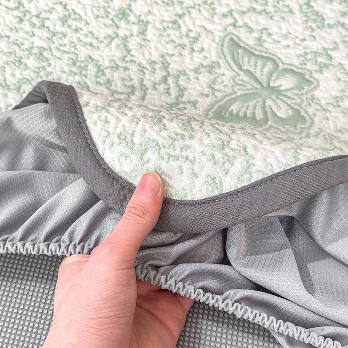 91家纺网 家纺一手货源 找家纺 莱家富 2026新款公主风凉感值过0.21空调席子软席冰豆豆凉席三件套-蝴蝶蝶舞花语系列 床笠款蝶舞花语-森林绿