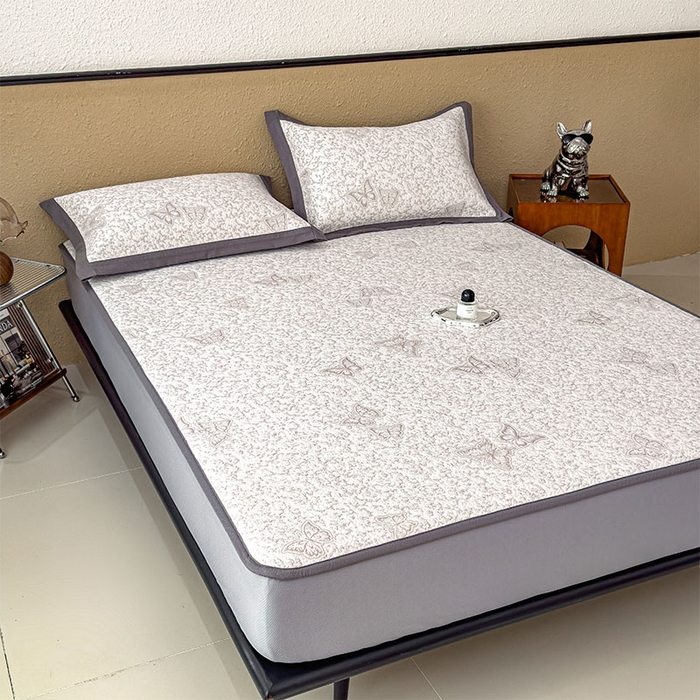 91家纺网 家纺一手货源 找家纺 莱家富 2026新款公主风凉感值过0.21空调席子软席冰豆豆凉席三件套-蝴蝶蝶舞花语系列 床笠款蝶舞花语-星空咖