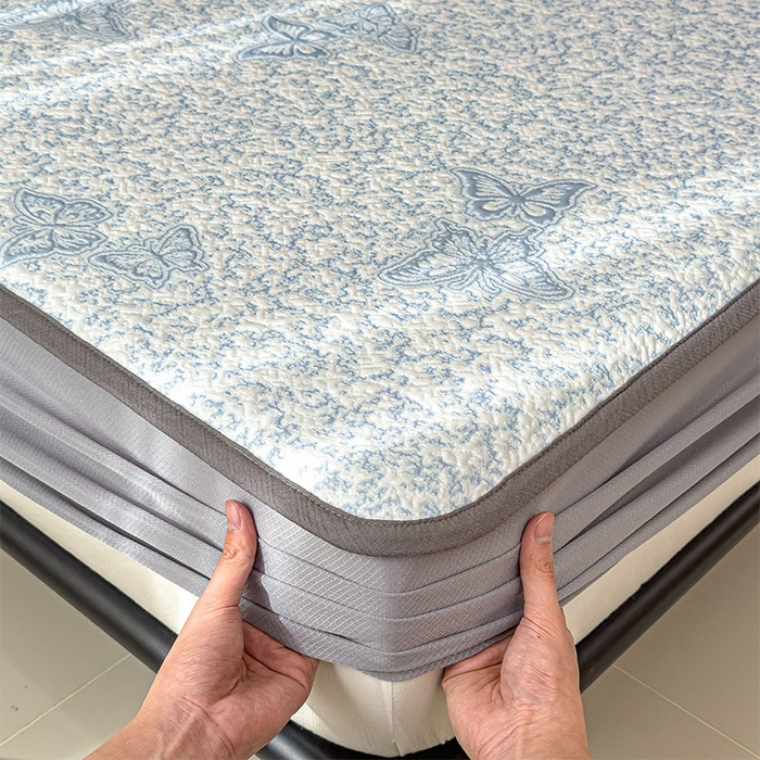 91家纺网 家纺一手货源 找家纺 莱家富 2026新款公主风凉感值过0.21空调席子软席冰豆豆凉席三件套-蝴蝶蝶舞花语系列 床笠款蝶舞花语-清新蓝