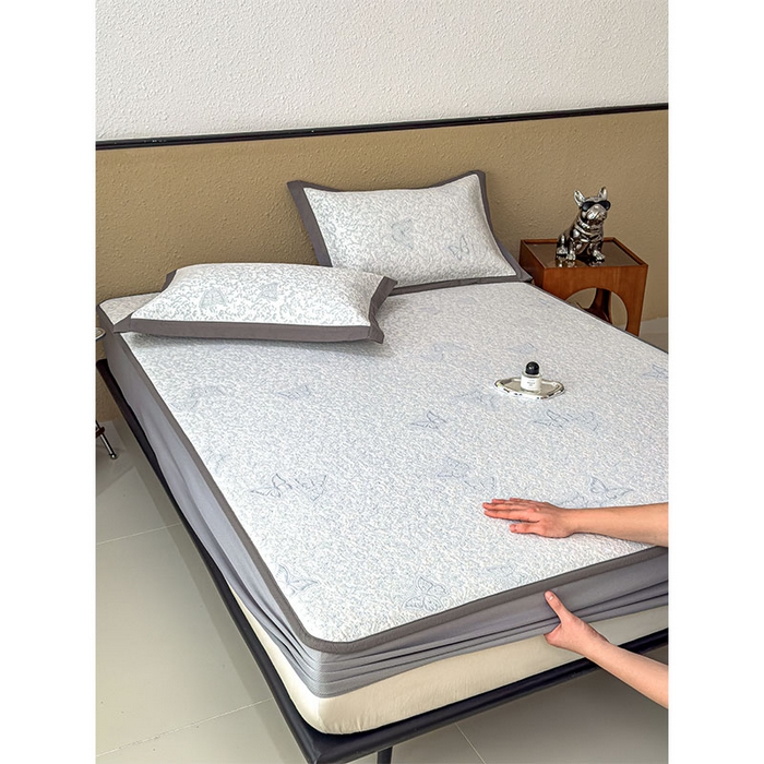 91家纺网 家纺一手货源 找家纺 莱家富 2026新款公主风凉感值过0.21空调席子软席冰豆豆凉席三件套-蝴蝶蝶舞花语系列 床笠款蝶舞花语-淡蓝