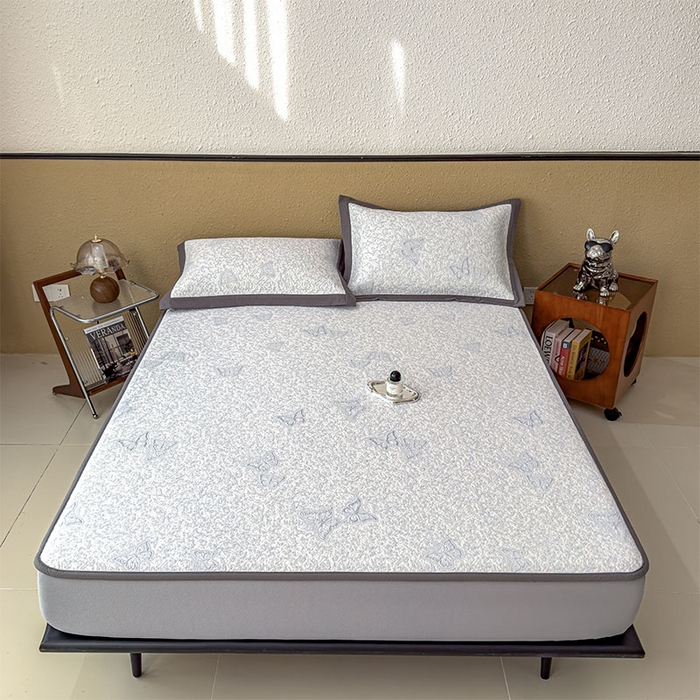 91家纺网 家纺一手货源 找家纺 莱家富 2026新款公主风凉感值过0.21空调席子软席冰豆豆凉席三件套-蝴蝶蝶舞花语系列 床笠款蝶舞花语-淡蓝