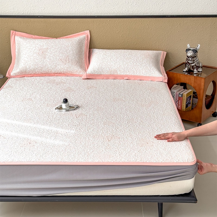 91家纺网 家纺一手货源 找家纺 莱家富 2026新款公主风凉感值过0.21空调席子软席冰豆豆凉席三件套-蝴蝶蝶舞花语系列 床笠款蝶舞花语-蝴蝶粉