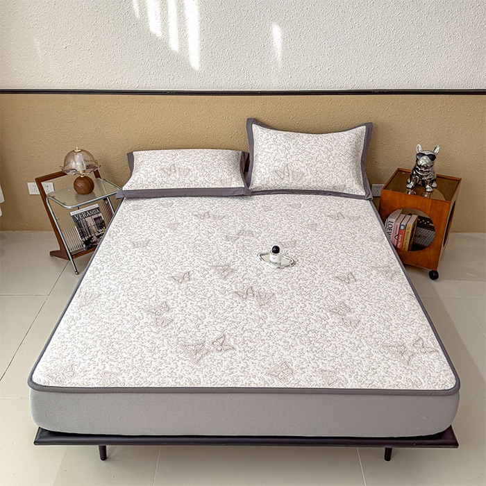 91家纺网 家纺一手货源 找家纺 莱家富 2026新款公主风凉感值过0.21空调席子软席冰豆豆凉席三件套-蝴蝶蝶舞花语系列 床笠款蝶舞花语-星空咖