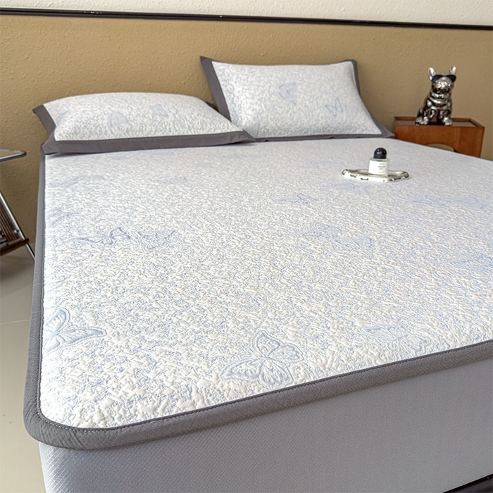 91家纺网 家纺一手货源 找家纺 莱家富 2026新款公主风凉感值过0.21空调席子软席冰豆豆凉席三件套-蝴蝶蝶舞花语系列 床笠款蝶舞花语-淡蓝