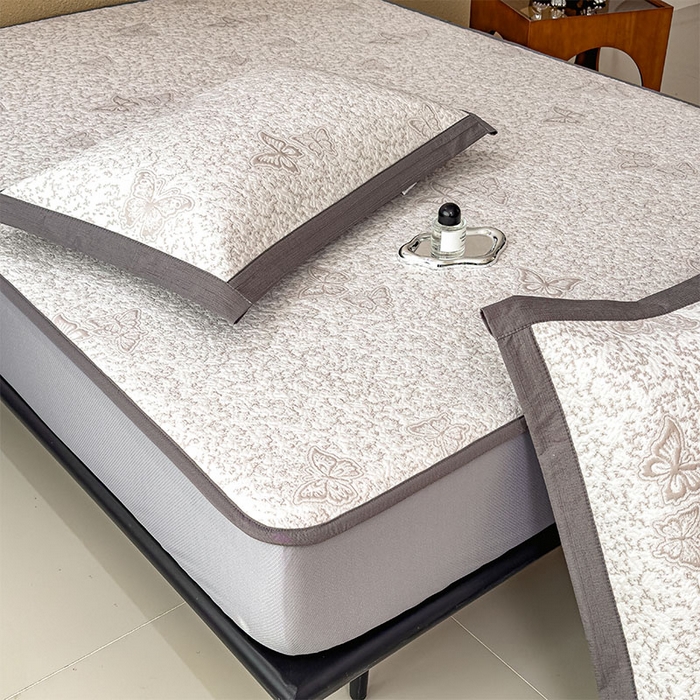 91家纺网 家纺一手货源 找家纺 莱家富 2026新款公主风凉感值过0.21空调席子软席冰豆豆凉席三件套-蝴蝶蝶舞花语系列 床笠款蝶舞花语-星空咖