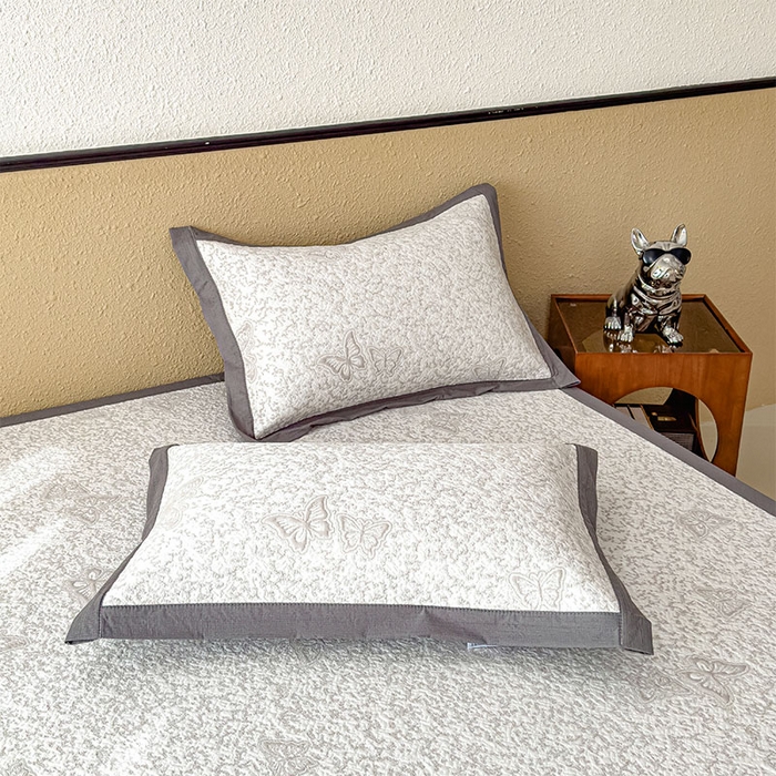 91家纺网 家纺一手货源 找家纺 莱家富 2026新款公主风凉感值过0.21空调席子软席冰豆豆凉席三件套-蝴蝶蝶舞花语系列 床席款蝶舞花语-星空咖