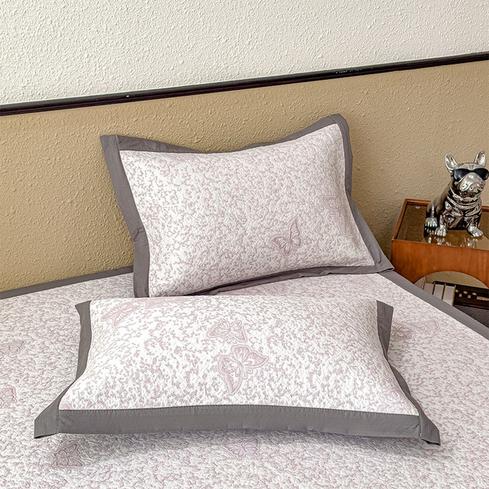 91家纺网 家纺一手货源 找家纺 莱家富 2026新款公主风凉感值过0.21空调席子软席冰豆豆凉席三件套-蝴蝶蝶舞花语系列 床席款蝶舞花语-雾雅紫