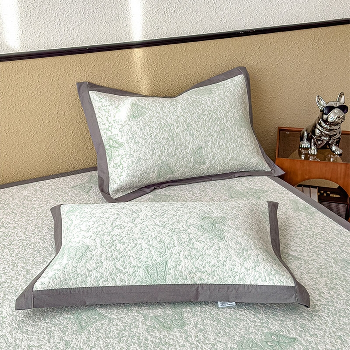 91家纺网 家纺一手货源 找家纺 莱家富 2026新款公主风凉感值过0.21空调席子软席冰豆豆凉席三件套-蝴蝶蝶舞花语系列 床席款蝶舞花语-森林绿