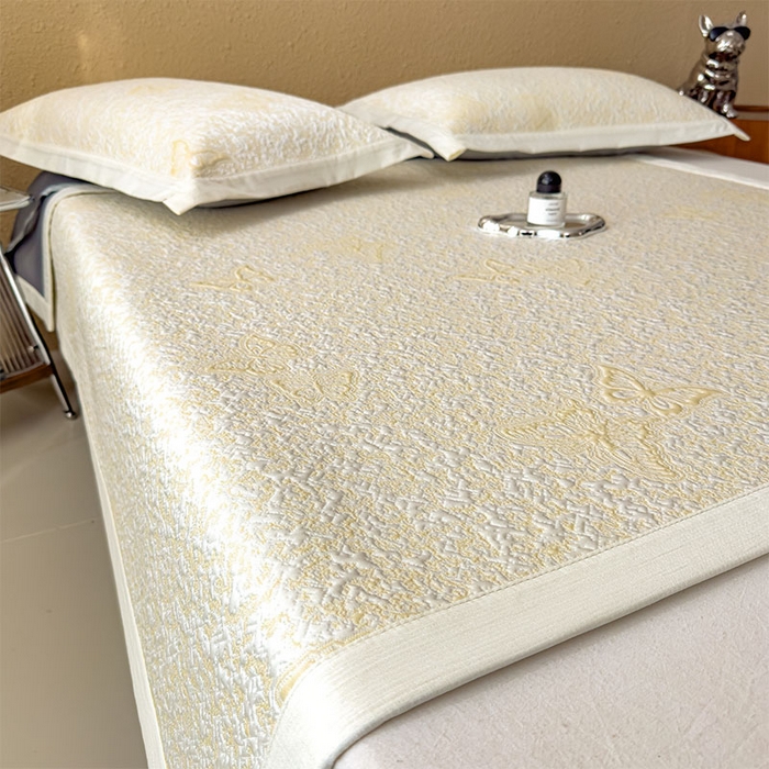 91家纺网 家纺一手货源 找家纺 莱家富 2026新款公主风凉感值过0.21空调席子软席冰豆豆凉席三件套-蝴蝶蝶舞花语系列 床席款蝶舞花语-泡泡黄