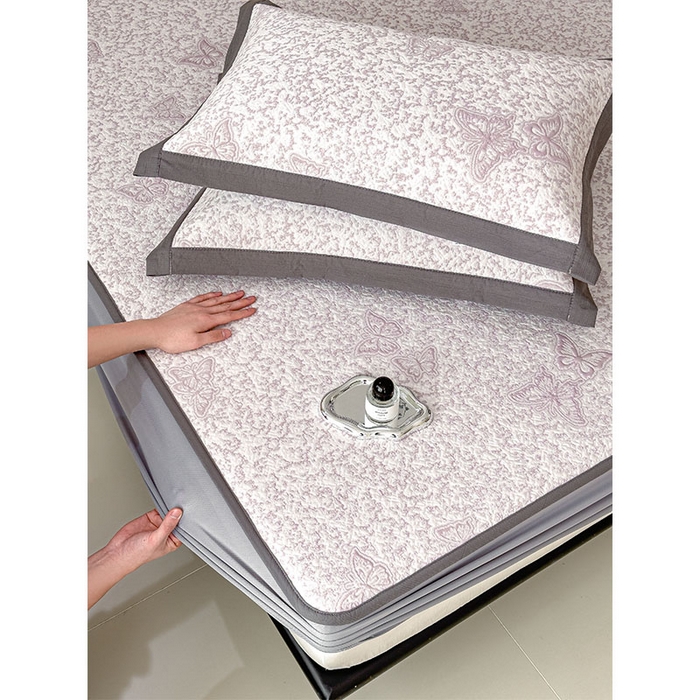 91家纺网 家纺一手货源 找家纺 莱家富 2026新款公主风凉感值过0.21空调席子软席冰豆豆凉席三件套-蝴蝶蝶舞花语系列 床笠款蝶舞花语-雾雅紫