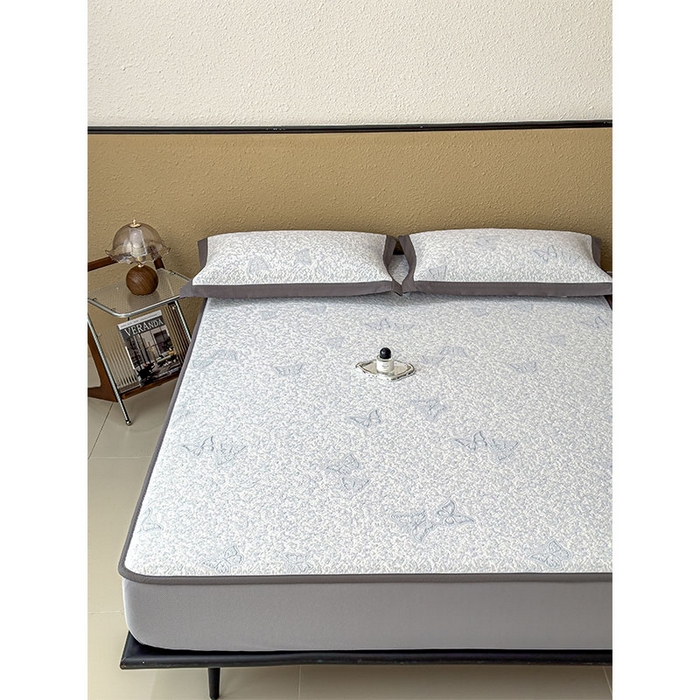 91家纺网 家纺一手货源 找家纺 莱家富 2026新款公主风凉感值过0.21空调席子软席冰豆豆凉席三件套-蝴蝶蝶舞花语系列 床笠款蝶舞花语-淡蓝