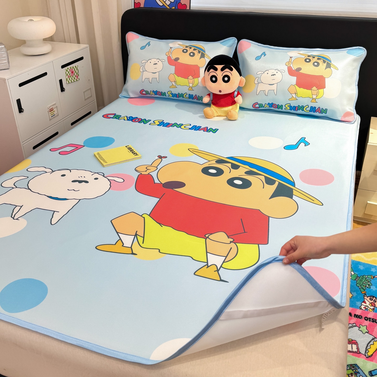 91家纺网 家纺一手货源 找家纺 博雅 2026新款蜡笔小新正版授权小冰皮大版印花凉席-平铺款 大版-蓝色小新