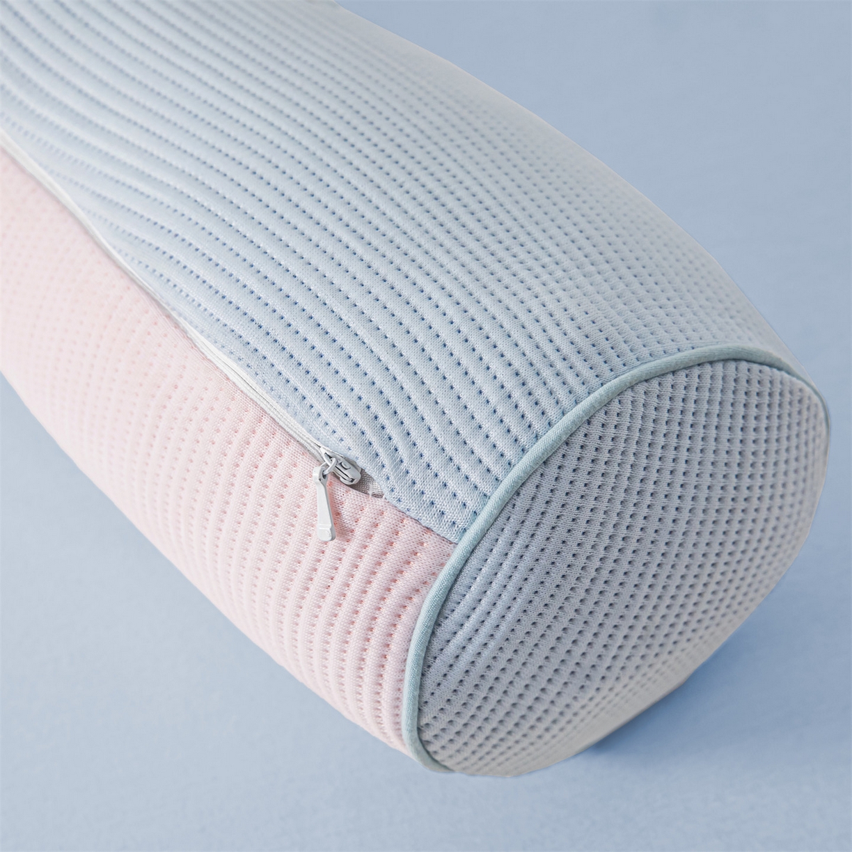 91家纺网 家纺一手货源 找家纺 麦肯锡 2026新款柔纹花眠小蛮腰荞麦护颈枕枕头枕芯 蓝拼粉