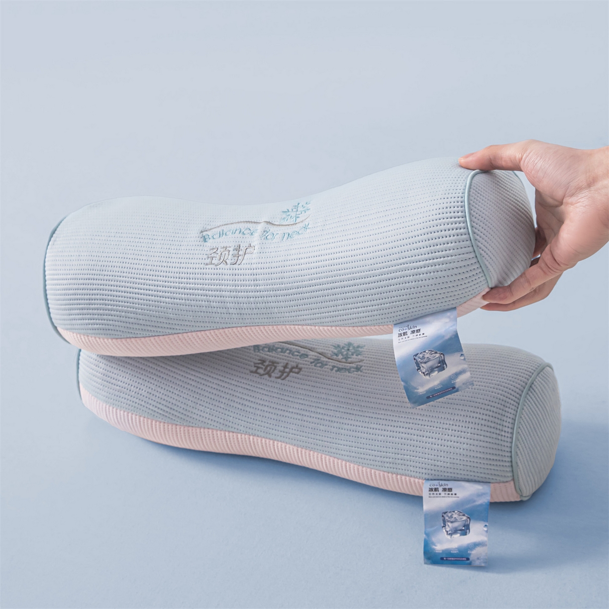 91家纺网 家纺一手货源 找家纺 麦肯锡 2026新款柔纹花眠小蛮腰荞麦护颈枕枕头枕芯 蓝拼粉