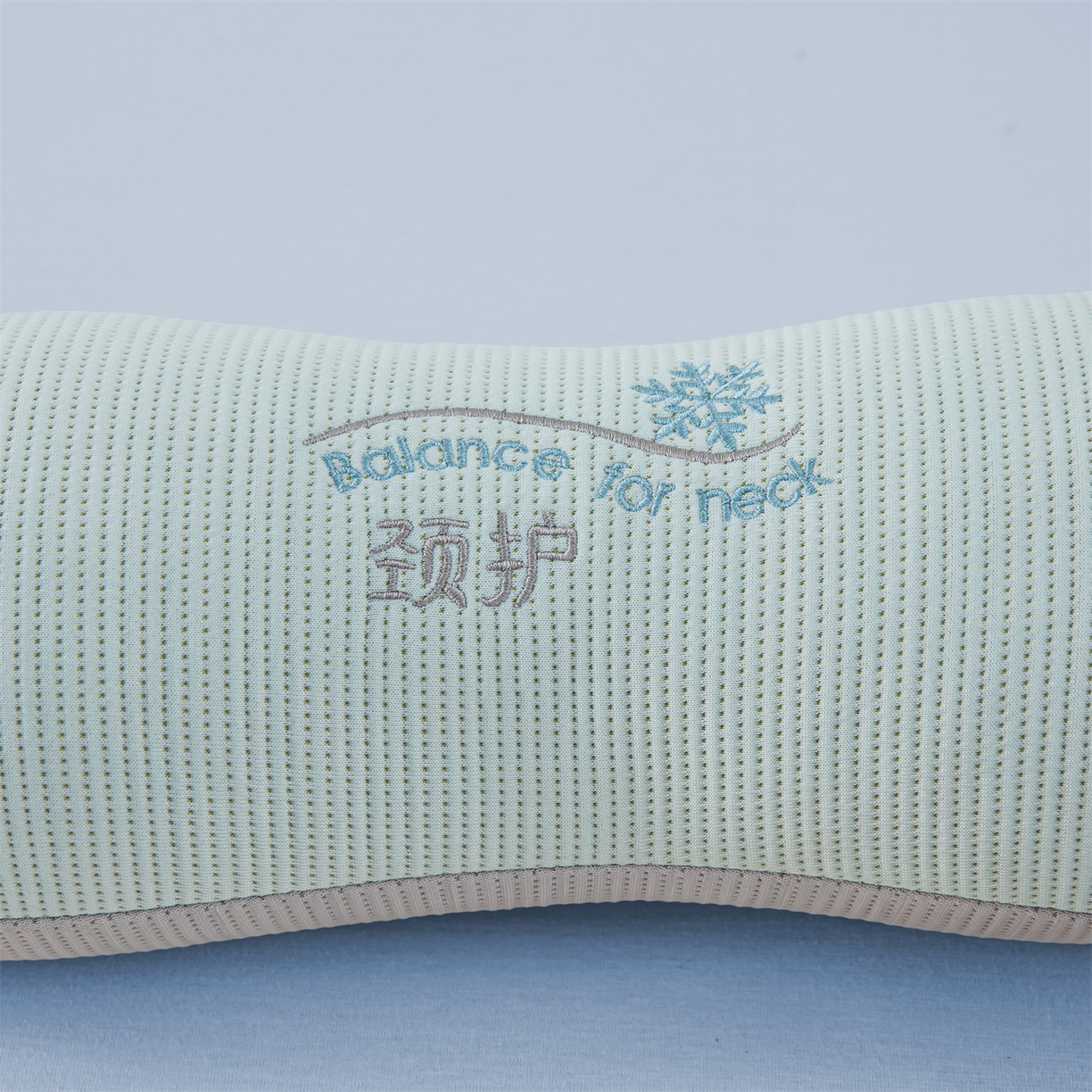 91家纺网 家纺一手货源 找家纺 麦肯锡 2026新款柔纹花眠小蛮腰荞麦护颈枕枕头枕芯 绿拼灰