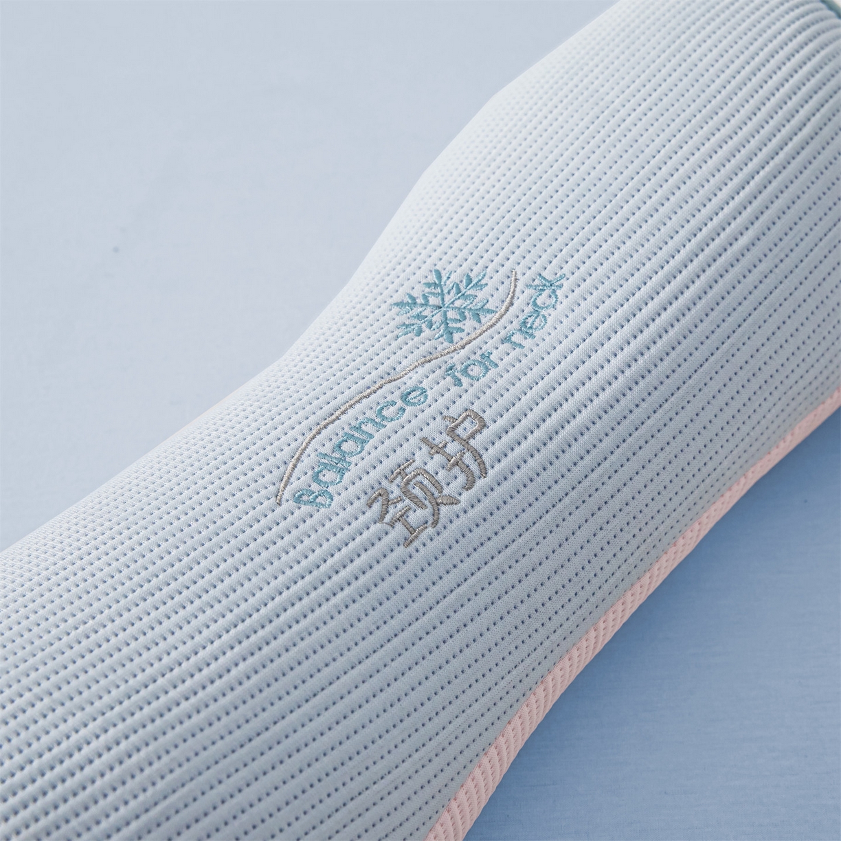 91家纺网 家纺一手货源 找家纺 麦肯锡 2026新款柔纹花眠小蛮腰荞麦护颈枕枕头枕芯 蓝拼粉