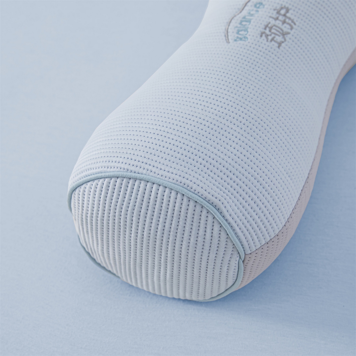 91家纺网 家纺一手货源 找家纺 麦肯锡 2026新款柔纹花眠小蛮腰荞麦护颈枕枕头枕芯 蓝拼灰