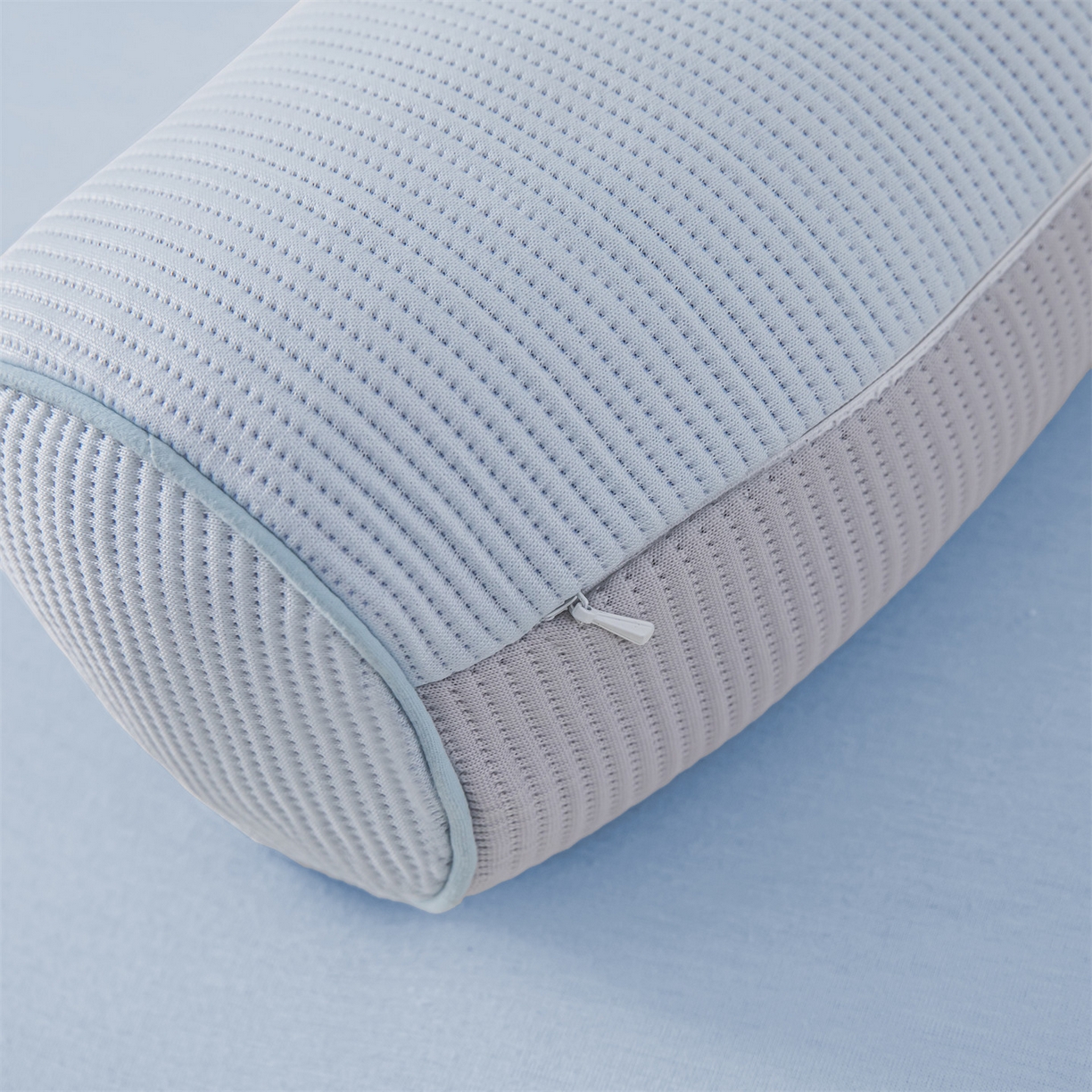 91家纺网 家纺一手货源 找家纺 麦肯锡 2026新款柔纹花眠小蛮腰荞麦护颈枕枕头枕芯 蓝拼灰