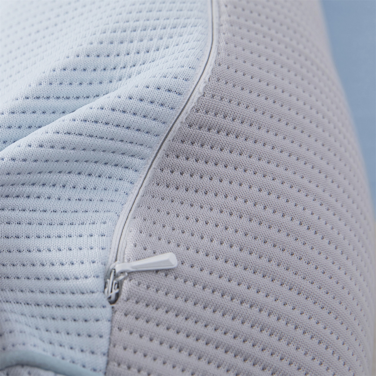 91家纺网 家纺一手货源 找家纺 麦肯锡 2026新款柔纹花眠小蛮腰荞麦护颈枕枕头枕芯 蓝拼灰