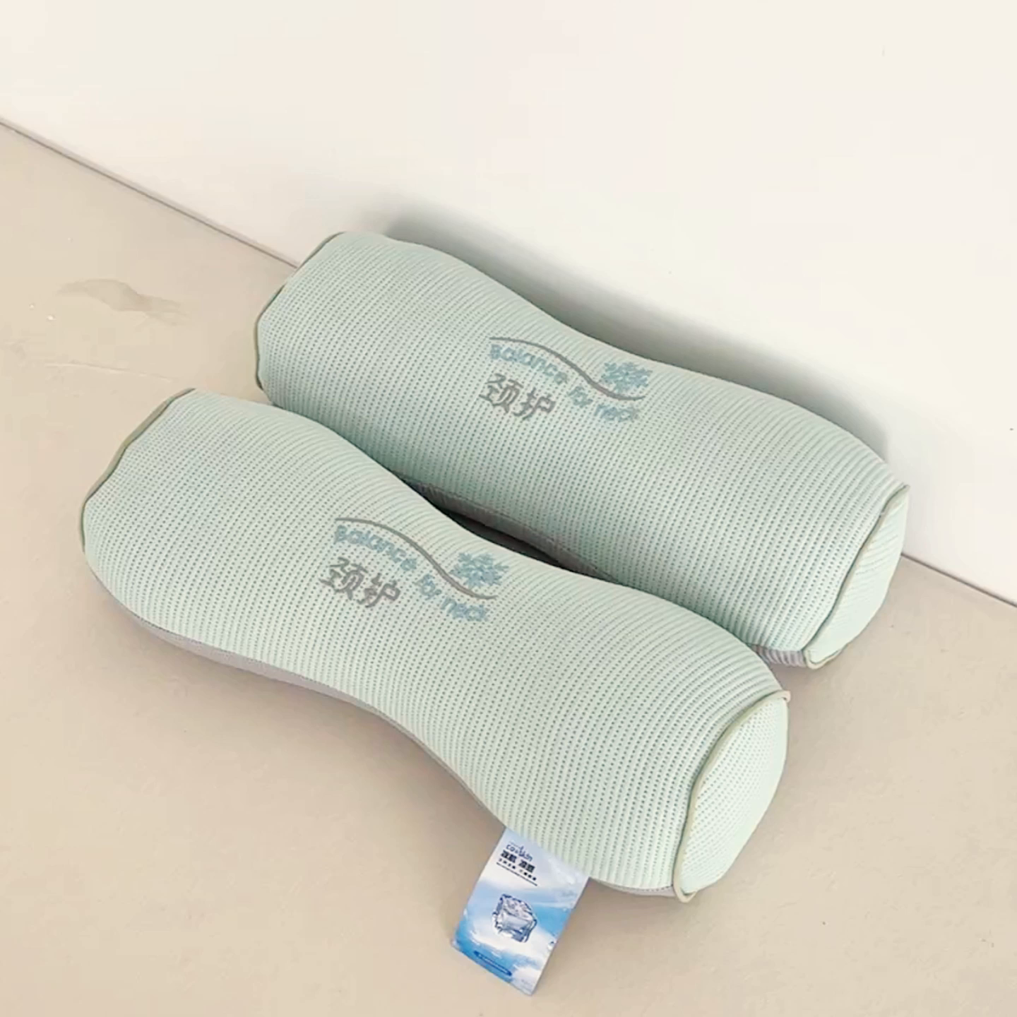 91家纺网 家纺一手货源 找家纺 麦肯锡 2026新款柔纹花眠小蛮腰荞麦护颈枕枕头枕芯 绿拼灰