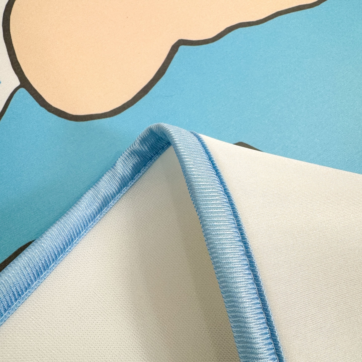 91家纺网 家纺一手货源 找家纺 博雅 2026新款蜡笔小新正版授权小冰皮大版印花凉席-平铺款 大版-鳄鱼山小新