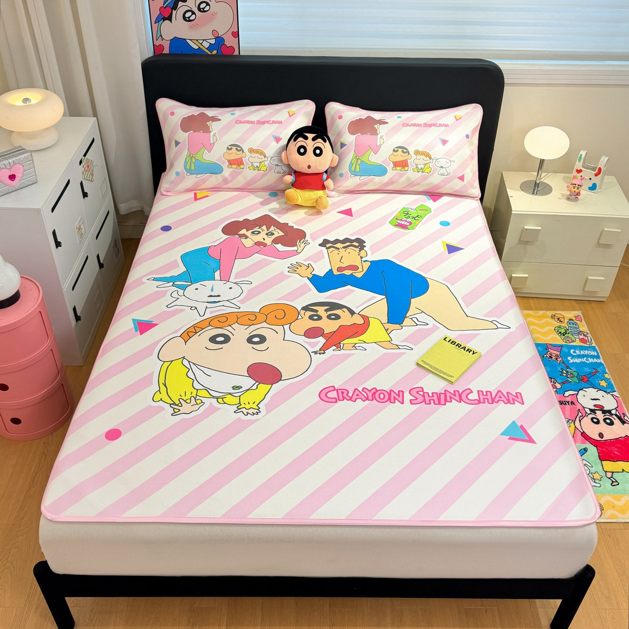 91家纺网 家纺一手货源 找家纺 博雅 2026新款蜡笔小新正版授权小冰皮大版印花凉席-平铺款 大版-蜡笔小新家族