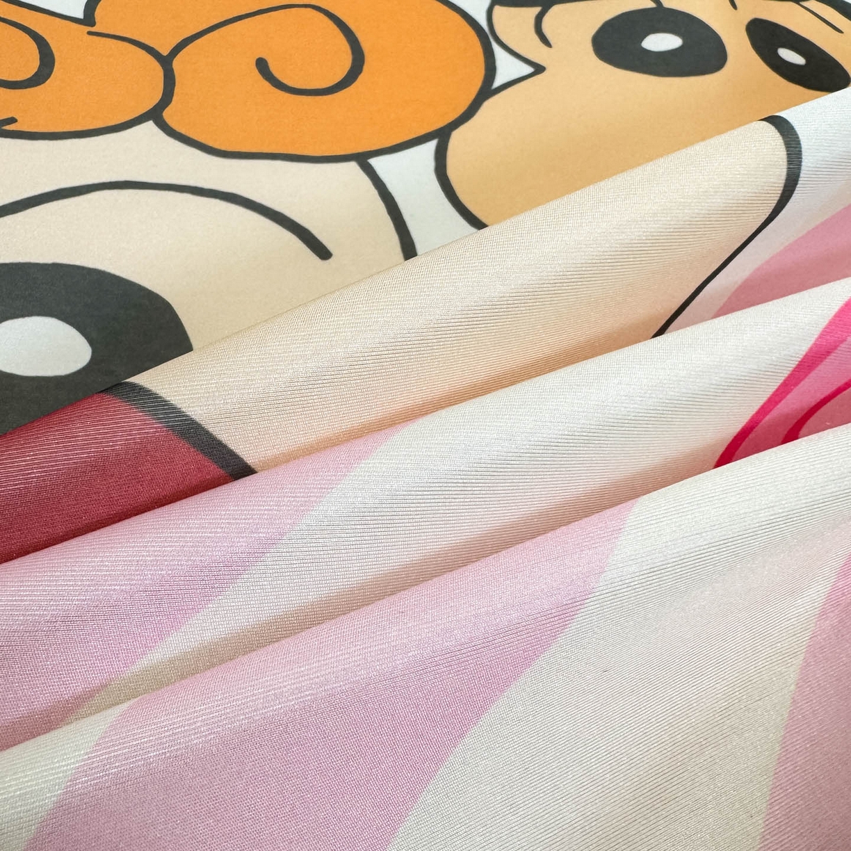 91家纺网 家纺一手货源 找家纺 博雅 2026新款蜡笔小新正版授权小冰皮大版印花凉席-平铺款 大版-蜡笔小新家族