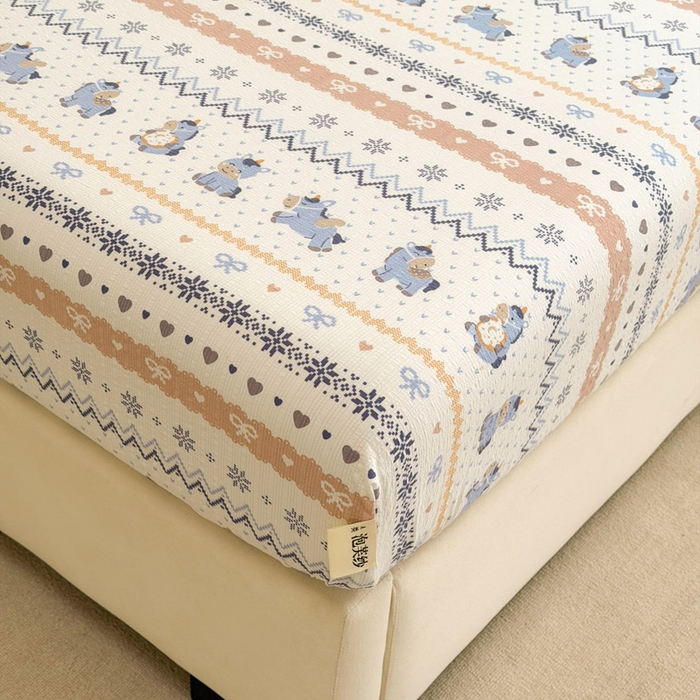 91家纺网 家纺一手货源 找家纺 几禾 2026新款高克重泡芙纱~印花款（单床笠）浅糯系列-110g CL浅糯-费尔岛木马