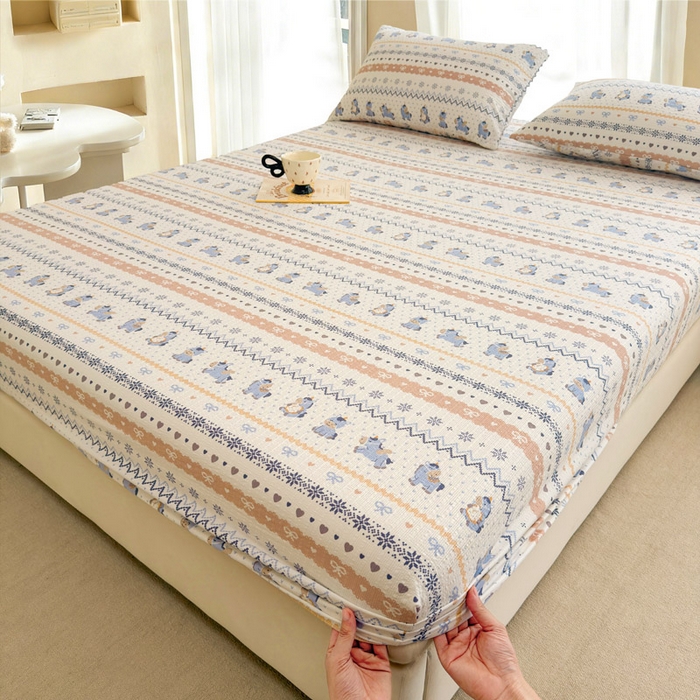 91家纺网 家纺一手货源 找家纺 几禾 2026新款高克重泡芙纱~印花款（单床笠）浅糯系列-110g CL浅糯-费尔岛木马