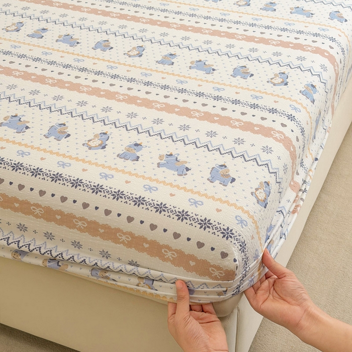 91家纺网 家纺一手货源 找家纺 几禾 2026新款高克重泡芙纱~印花款（单床笠）浅糯系列-110g CL浅糯-费尔岛木马