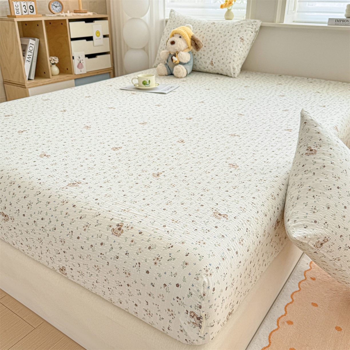 91家纺网 家纺一手货源 找家纺 女子家纺 2026新款亲肤泡芙纱印花床笠单床笠床笠单件 萌趣小马