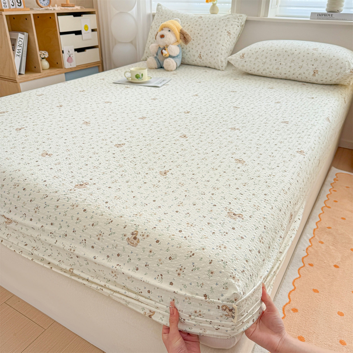 91家纺网 家纺一手货源 找家纺 女子家纺 2026新款亲肤泡芙纱印花床笠单床笠床笠单件 萌趣小马