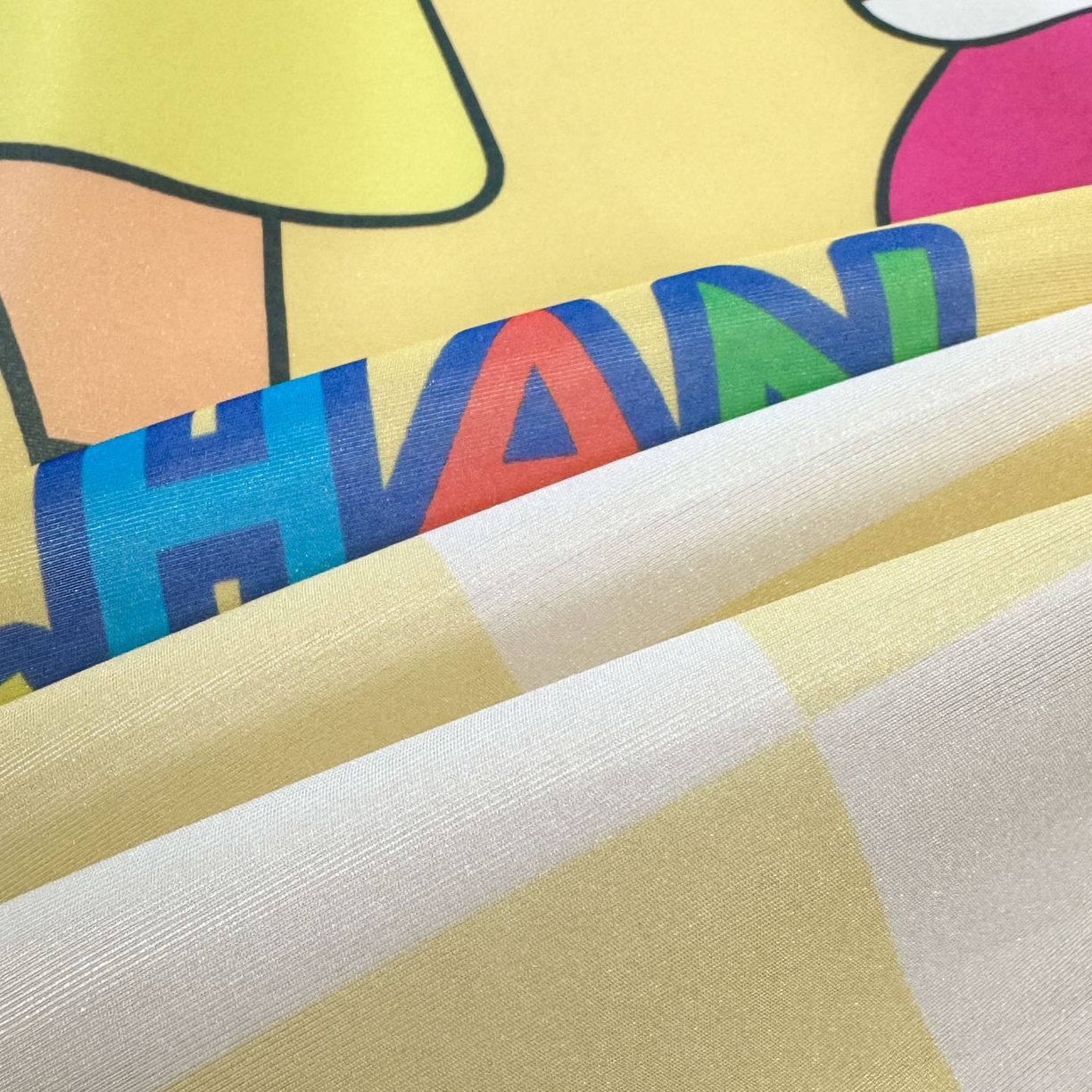 91家纺网 家纺一手货源 找家纺 博雅 2026新款蜡笔小新正版授权小冰皮大版印花凉席-平铺款 大版-奶白格子小新