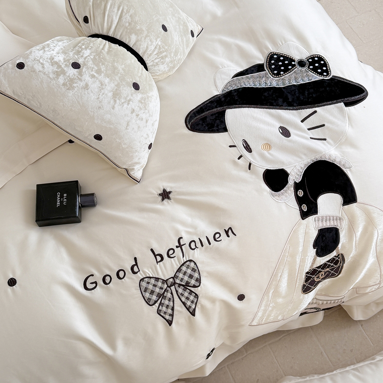 91家纺网 家纺一手货源 找家纺 优悦生活馆 2026新款全棉贴布绣四件套-喵喵小香风 喵喵小香风-白