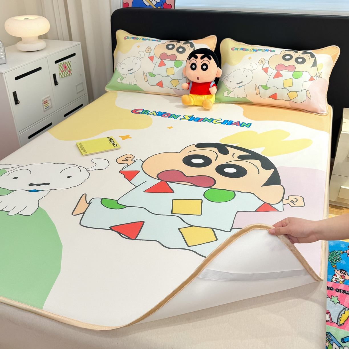 91家纺网 家纺一手货源 找家纺 博雅 2026新款蜡笔小新正版授权小冰皮大版印花凉席-平铺款 大版-睡衣小新