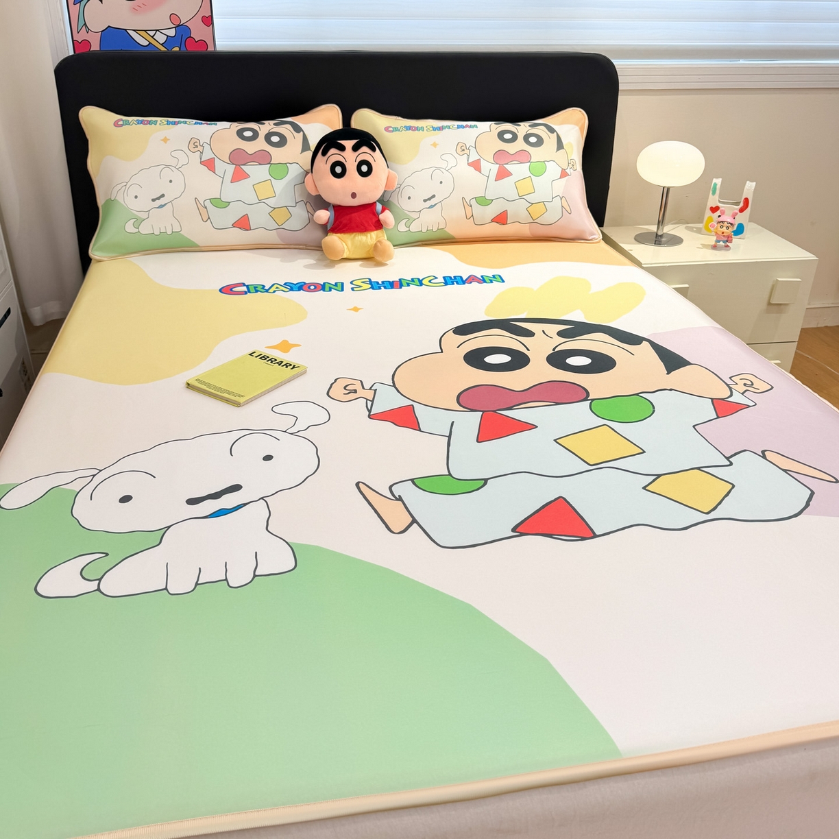 91家纺网 家纺一手货源 找家纺 博雅 2026新款蜡笔小新正版授权小冰皮大版印花凉席-平铺款 大版-睡衣小新