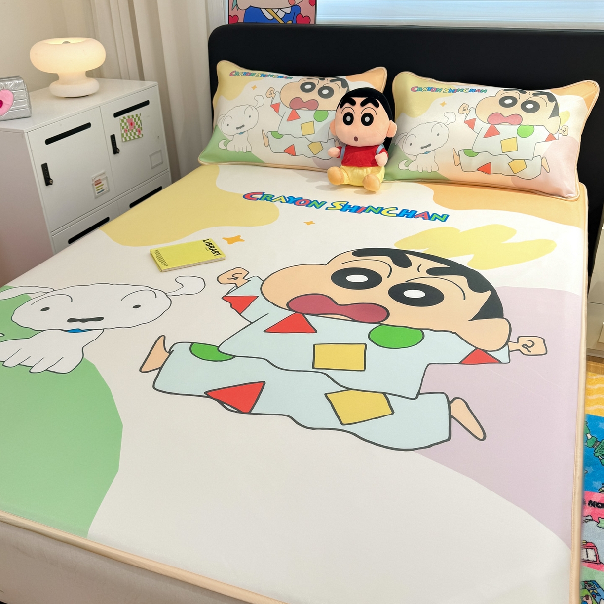 91家纺网 家纺一手货源 找家纺 博雅 2026新款蜡笔小新正版授权小冰皮大版印花凉席-平铺款 大版-睡衣小新