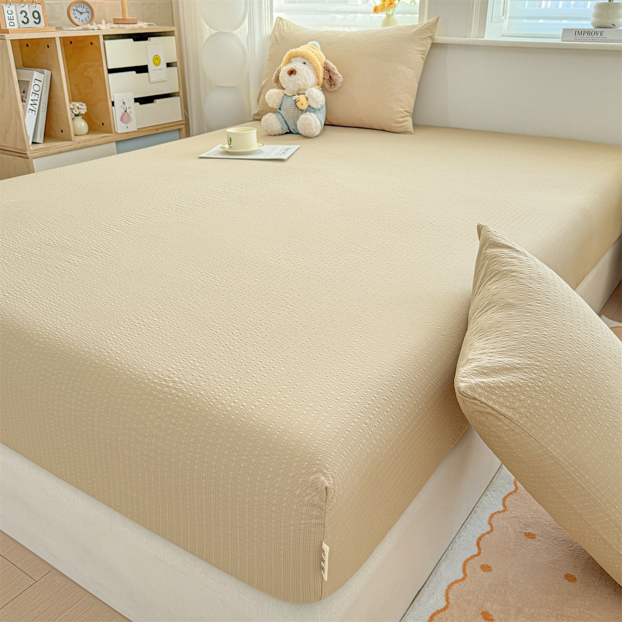 91家纺网 家纺一手货源 找家纺 女子家纺 2026新款亲肤泡芙纱印花床笠单床笠床笠单件 米杏色