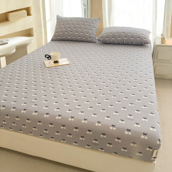 91家纺网 家纺一手货源 找家纺 几禾 2026新款高克重泡芙纱~印花款（单床笠）浅糯系列-110g CL浅糯-灰樱桃