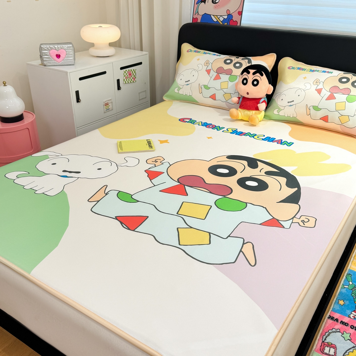 91家纺网 家纺一手货源 找家纺 博雅 2026新款蜡笔小新正版授权小冰皮大版印花凉席-平铺款 大版-睡衣小新