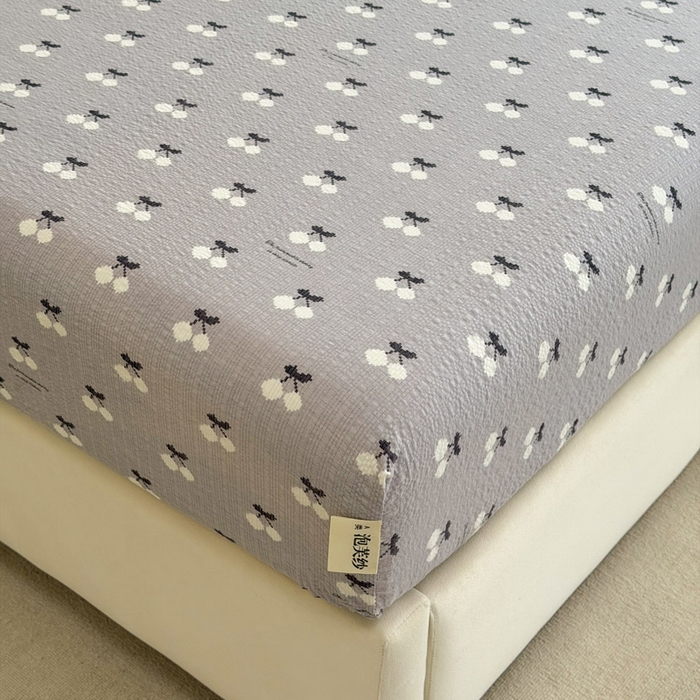 91家纺网 家纺一手货源 找家纺 几禾 2026新款高克重泡芙纱~印花款（单床笠）浅糯系列-110g CL浅糯-灰樱桃