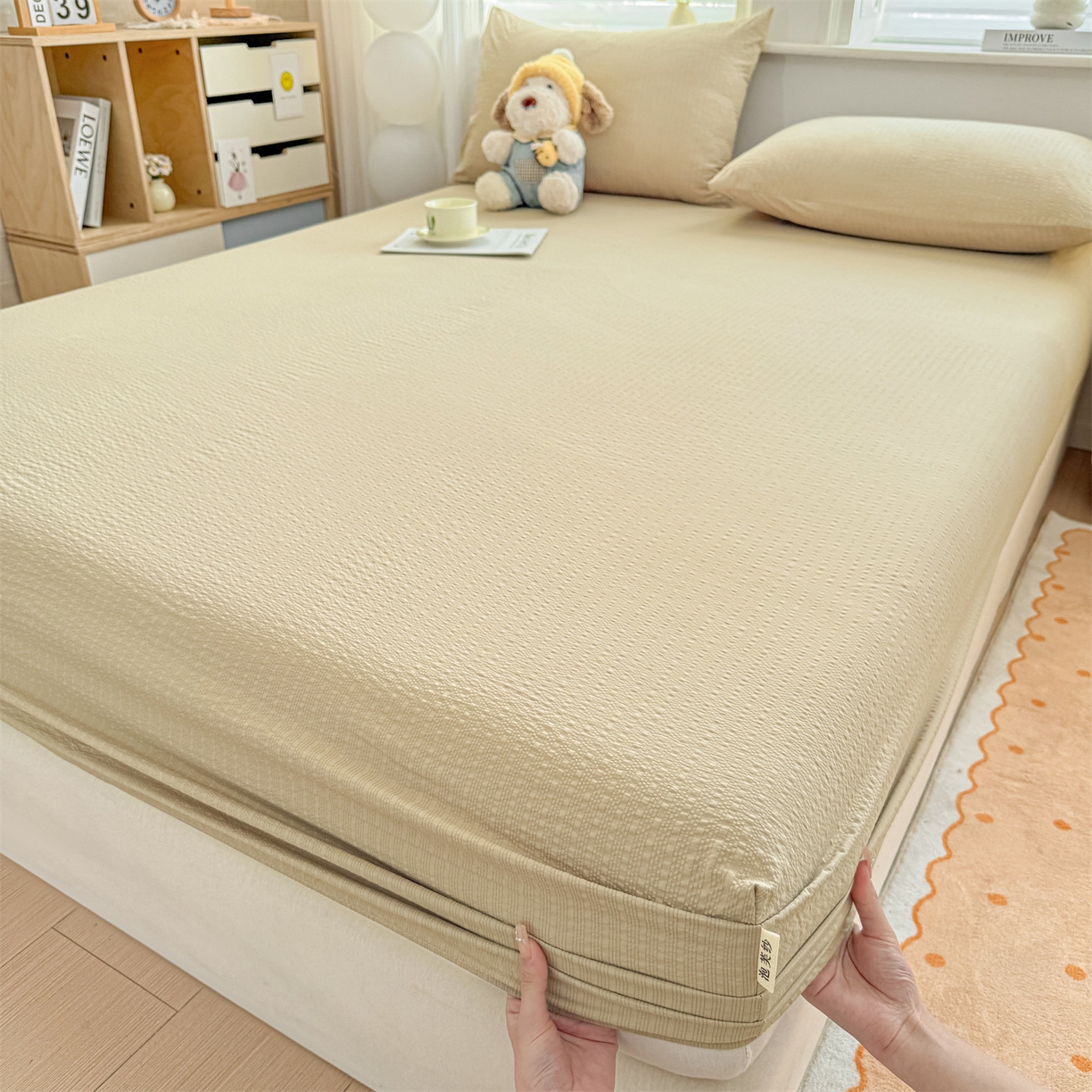 91家纺网 家纺一手货源 找家纺 女子家纺 2026新款亲肤泡芙纱印花床笠单床笠床笠单件 米杏色