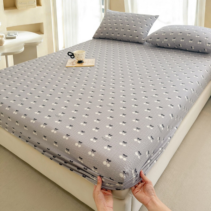 91家纺网 家纺一手货源 找家纺 几禾 2026新款高克重泡芙纱~印花款（单床笠）浅糯系列-110g CL浅糯-灰樱桃