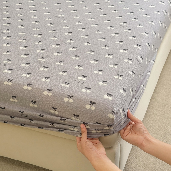 91家纺网 家纺一手货源 找家纺 几禾 2026新款高克重泡芙纱~印花款（单床笠）浅糯系列-110g CL浅糯-灰樱桃