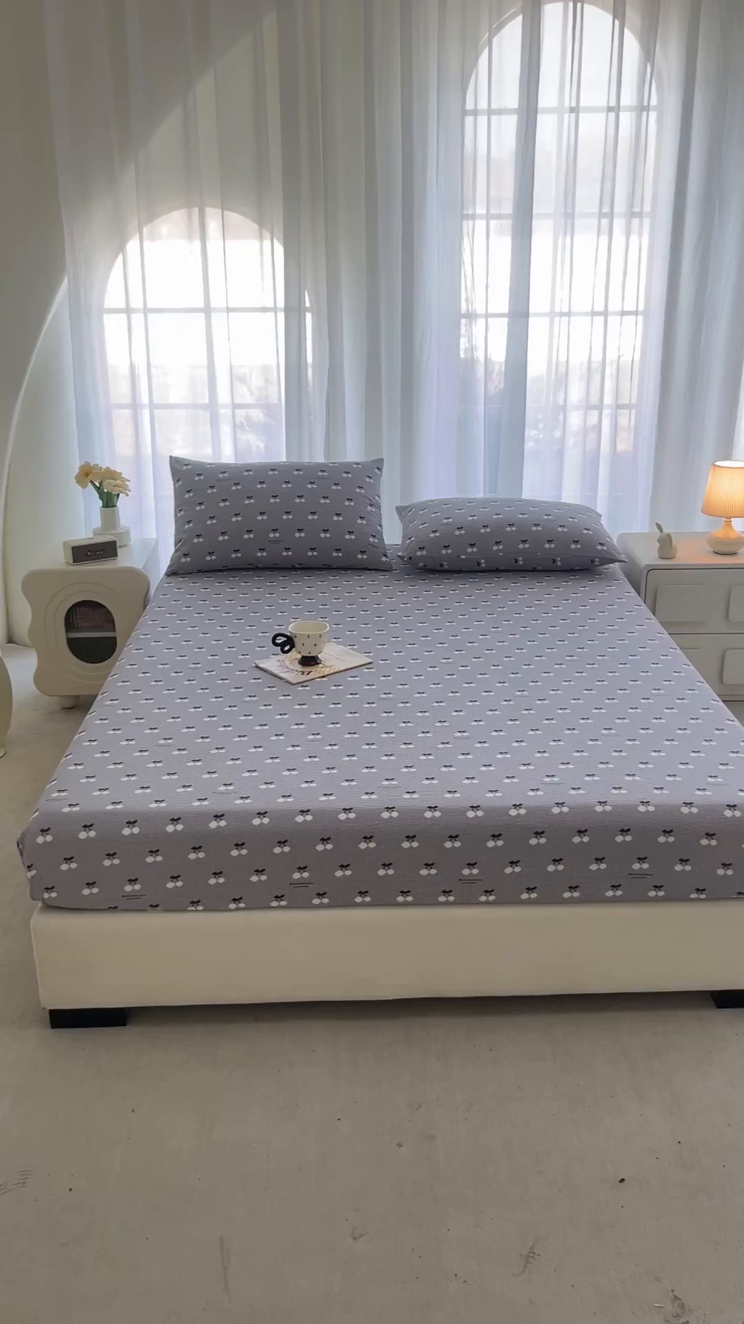 91家纺网 家纺一手货源 找家纺 几禾 2026新款高克重泡芙纱~印花款（单床笠）浅糯系列-110g CL浅糯-灰樱桃