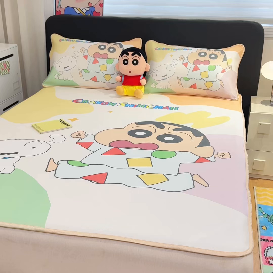 91家纺网 家纺一手货源 找家纺 博雅 2026新款蜡笔小新正版授权小冰皮大版印花凉席-平铺款 大版-睡衣小新