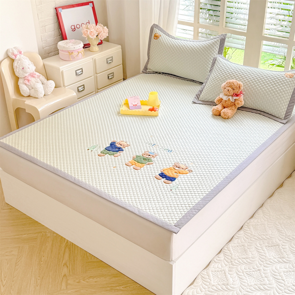 91家纺网 家纺一手货源 找家纺 （总）优贝家纺 2026新款高克重PE聚乙中分子复合凉感软席贴布绣凉席三件套